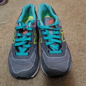 Grey and neon new balance tennis shoes women 6